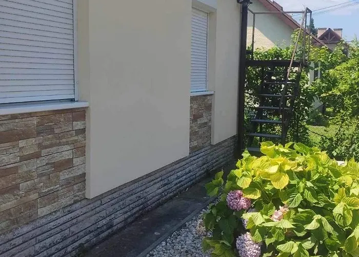 Semesterbostad Hazafi Nyaralo *