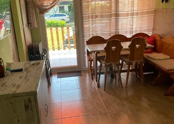 Semesterbostad Hazafi Nyaralo *